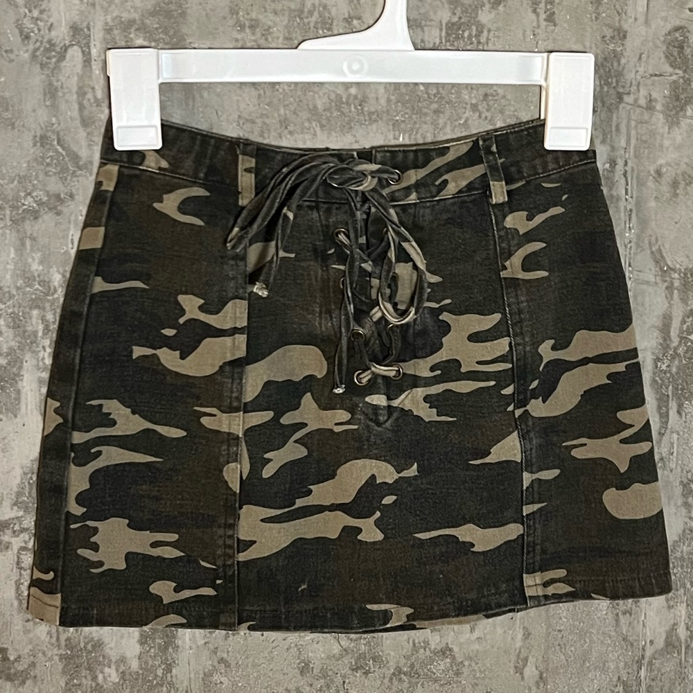 Lace-Up Mini skirt in Army Pattern